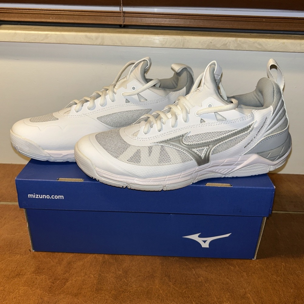 Mizuno Energy Women's Size 9 Wave Luminous Volleyball Shoes White New With Box - Picture 3 of 9